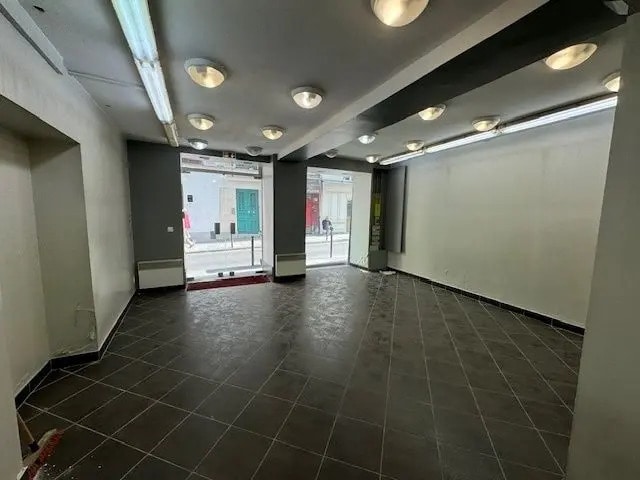 Local commercial dans Paris à vendre - Photo intérieure – Image 1 sur 8