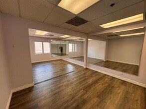 15928 Ventura Blvd, Encino, CA à louer Photo intérieure– Image 2 sur 4