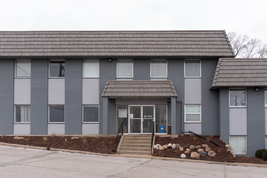 4848 S 120th St, Omaha, NE à louer - Photo de l’immeuble – Image 2 sur 8