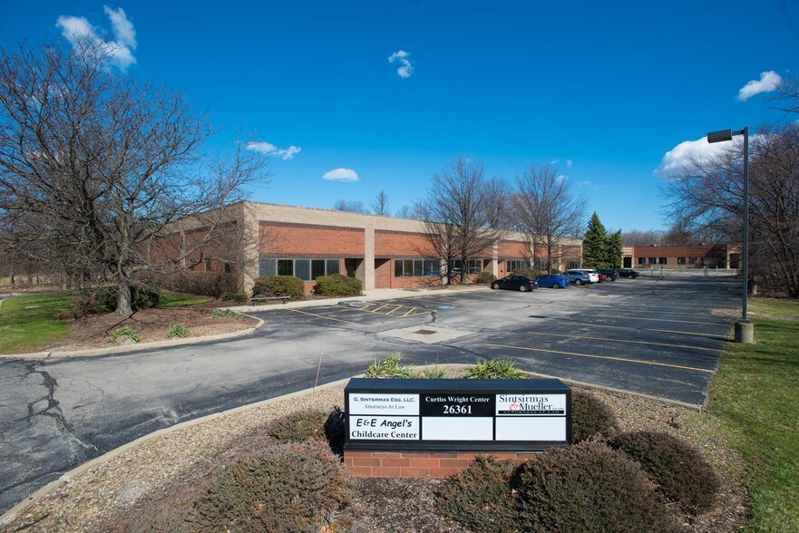 26391 Curtiss Wright Pky, Richmond Heights, OH à louer - Photo de l’immeuble – Image 3 sur 6