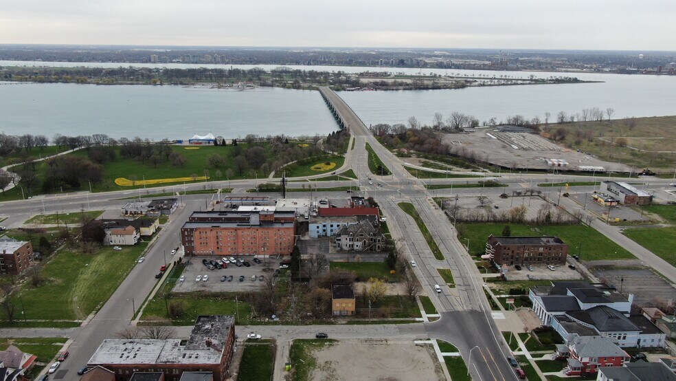 130 E Grand Blvd, Detroit, MI à vendre - Photo de l’immeuble – Image 3 sur 8