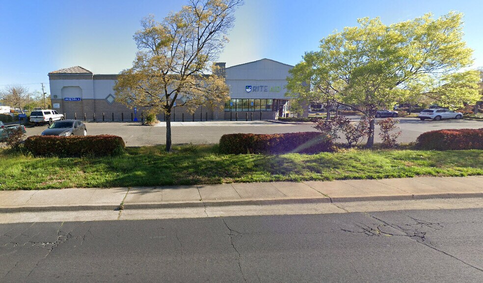 526 E Bidwell St, Folsom, CA à louer - Photo de l’immeuble – Image 3 sur 6