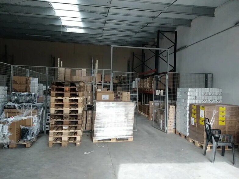 Local d’activités dans Aubagne à louer - Photo intérieure – Image 3 sur 3