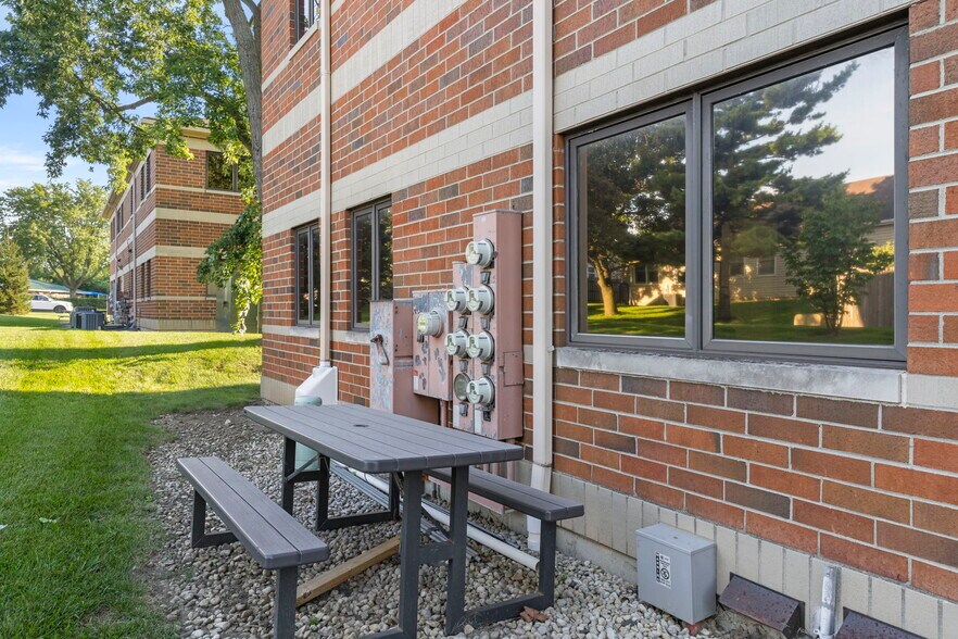 1N131 County Farm Rd, Winfield, IL à vendre - Photo de l’immeuble – Image 3 sur 36