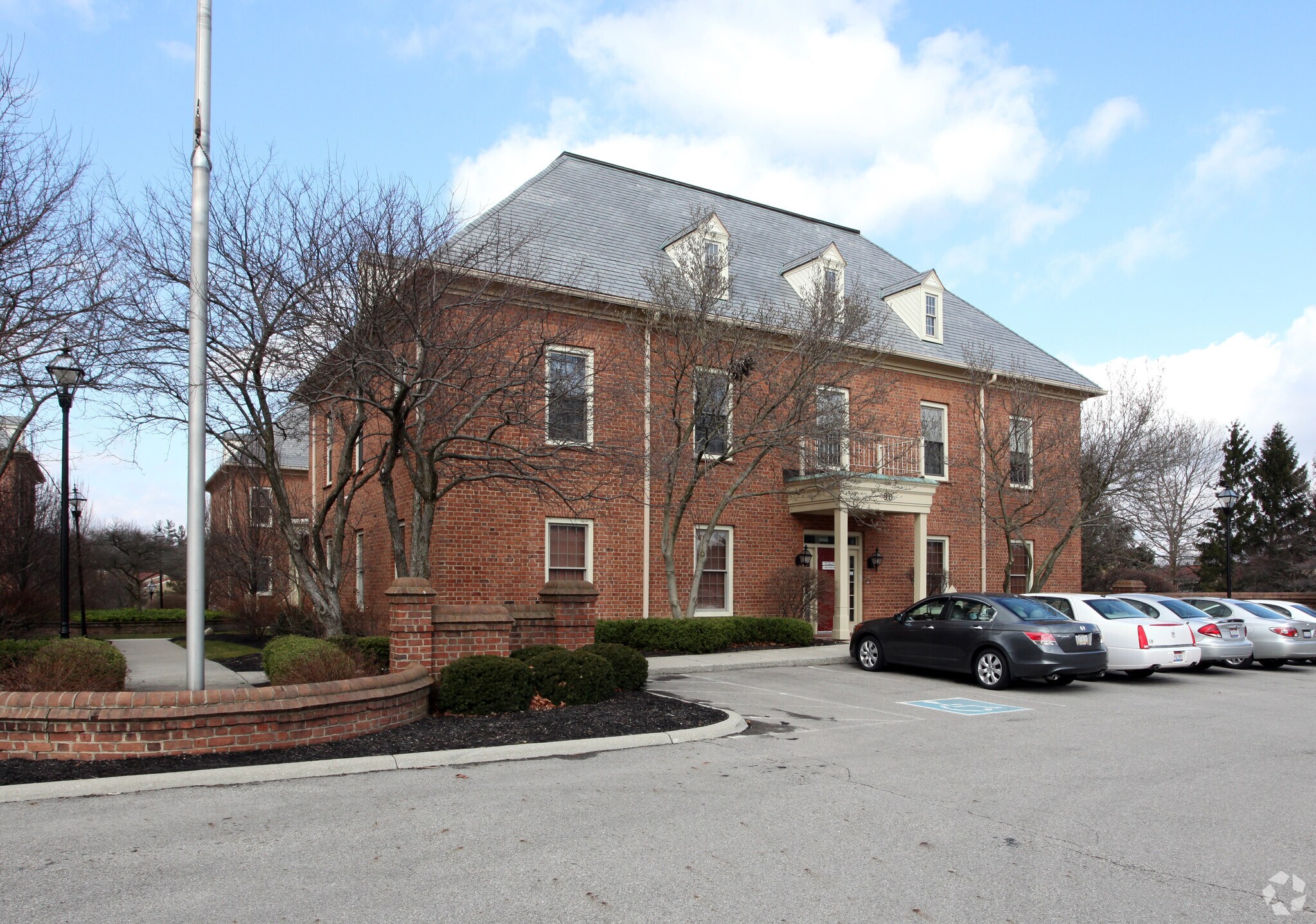 90 Northwoods Blvd, Columbus, OH à vendre Photo principale– Image 1 sur 7