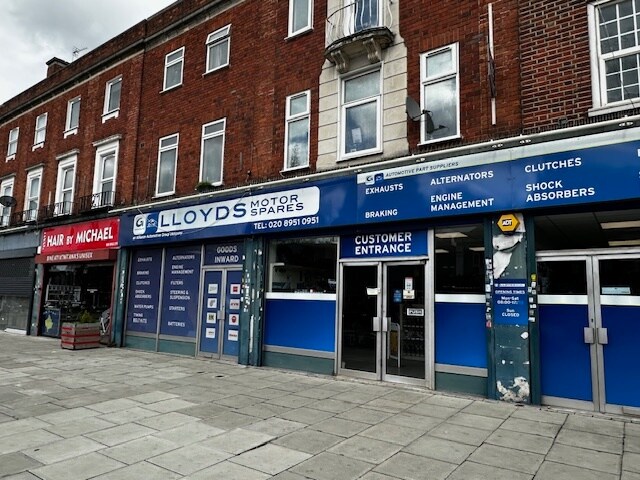 184-188 Burnt Oak Broa, Harrow à louer - Photo de l’immeuble – Image 2 sur 2