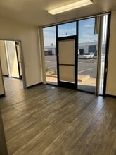 14944 Shoemaker Ave, Santa Fe Springs, CA à louer Photo intérieure– Image 2 sur 9