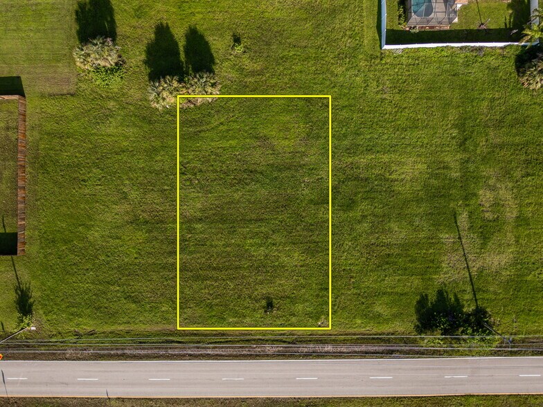 820 El Dorado N blvd, Cape Coral, FL à vendre - Aérien – Image 1 sur 27