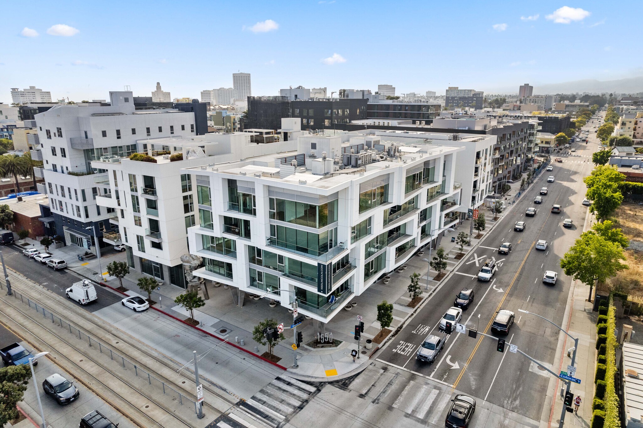 1550 Lincoln Blvd, Santa Monica, CA à louer Photo de l’immeuble– Image 1 sur 58