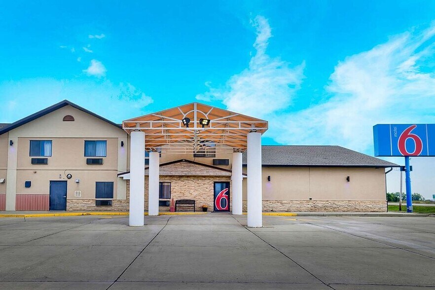 2113 Sapp Bros Dr, Percival, IA à vendre - Photo principale – Image 1 sur 10