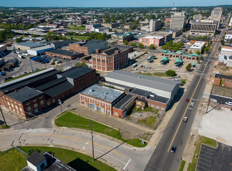 715 2nd St SE, Canton, OH à louer - Photo de l’immeuble – Image 2 sur 4