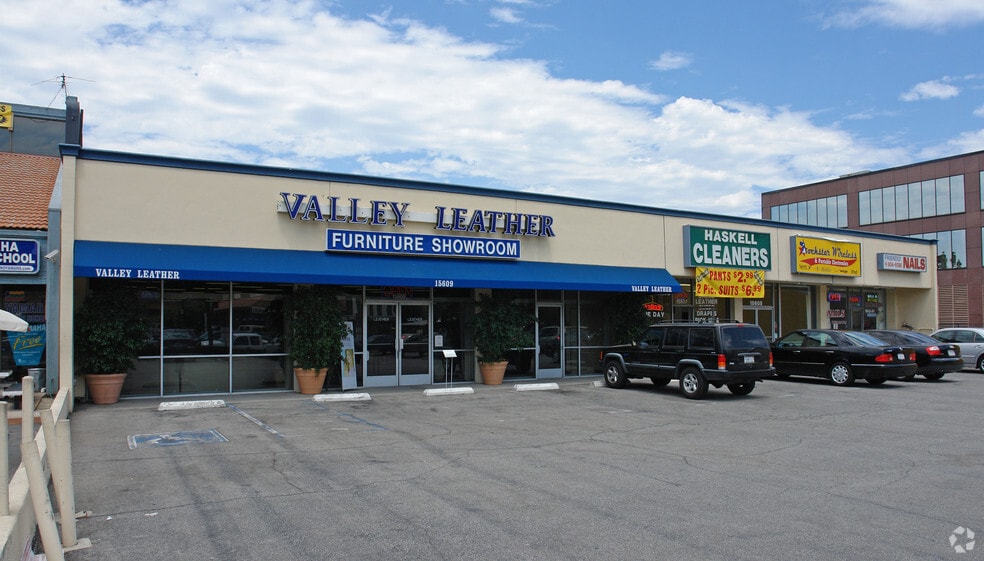 15603-15607 Ventura Blvd, Encino, CA à louer - Photo de l’immeuble – Image 2 sur 5