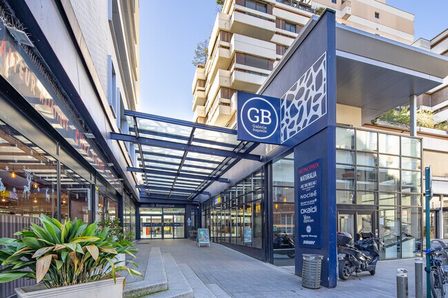 Plus de détails pour 12 Rue Des Bourets, Suresnes - Local commercial à louer