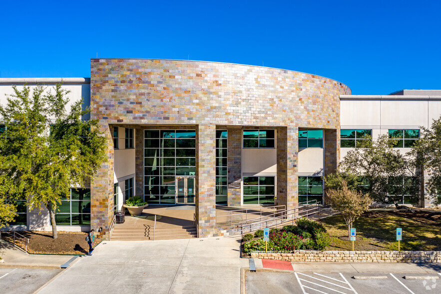 227 N Loop 1604 E, San Antonio, TX à louer - Photo de l’immeuble – Image 3 sur 20