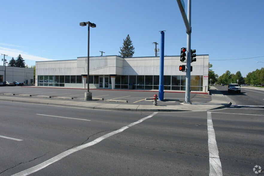5027 N Division St, Spokane, WA à vendre - Photo de l’immeuble – Image 2 sur 4