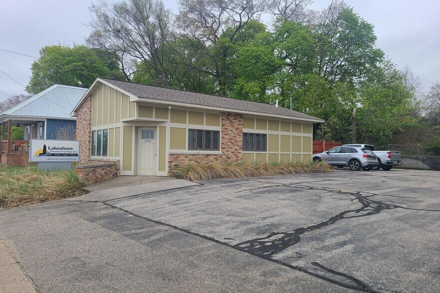 2341 Lakeshore Dr, Muskegon, MI à vendre - Photo de l’immeuble – Image 3 sur 7