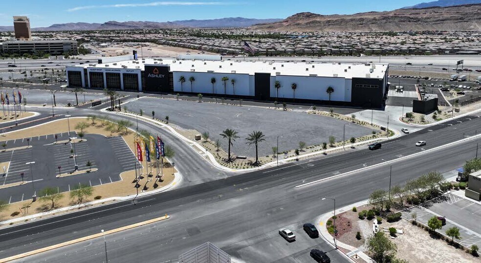 6555 S Riley St, Las Vegas, NV à louer - Photo de l’immeuble – Image 3 sur 5