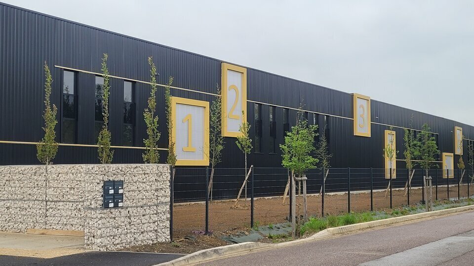 Local d’activités dans Oissel à louer - Photo de l’immeuble – Image 3 sur 15
