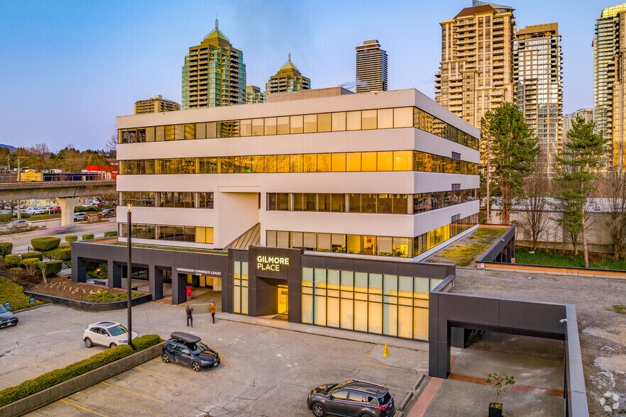 4190 Lougheed Hwy, Burnaby, BC à louer - Photo de l’immeuble – Image 1 sur 7