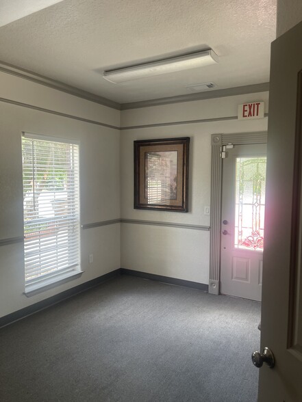 1700 FM 517 Rd E, Dickinson, TX à louer - Photo de l’immeuble – Image 3 sur 21
