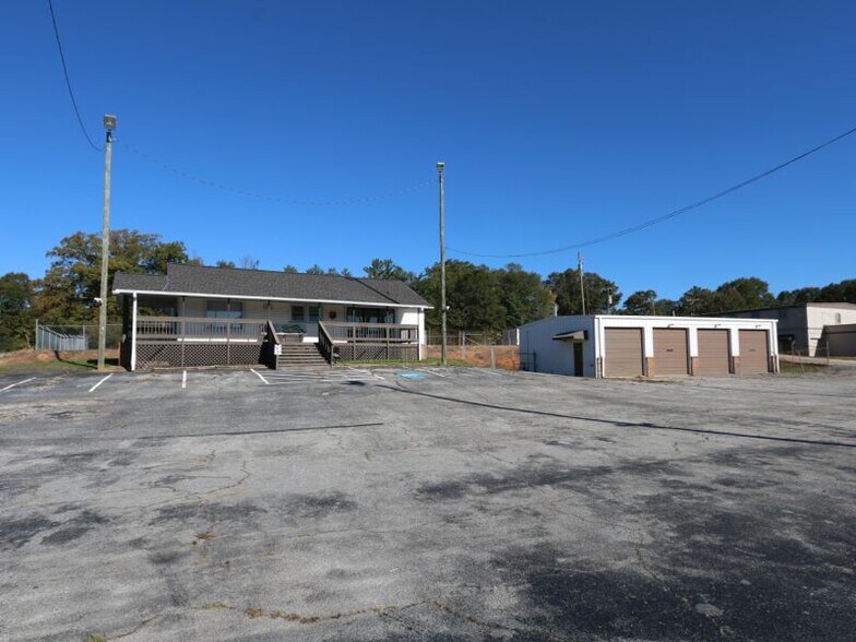 1450 W Wade Hampton Blvd, Greer, SC à louer - Photo de l’immeuble – Image 1 sur 5