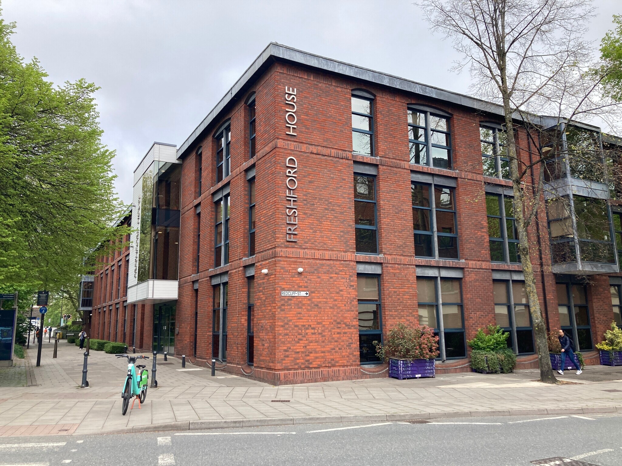 Redcliffe Way, Bristol à louer Photo de l’immeuble– Image 1 sur 3