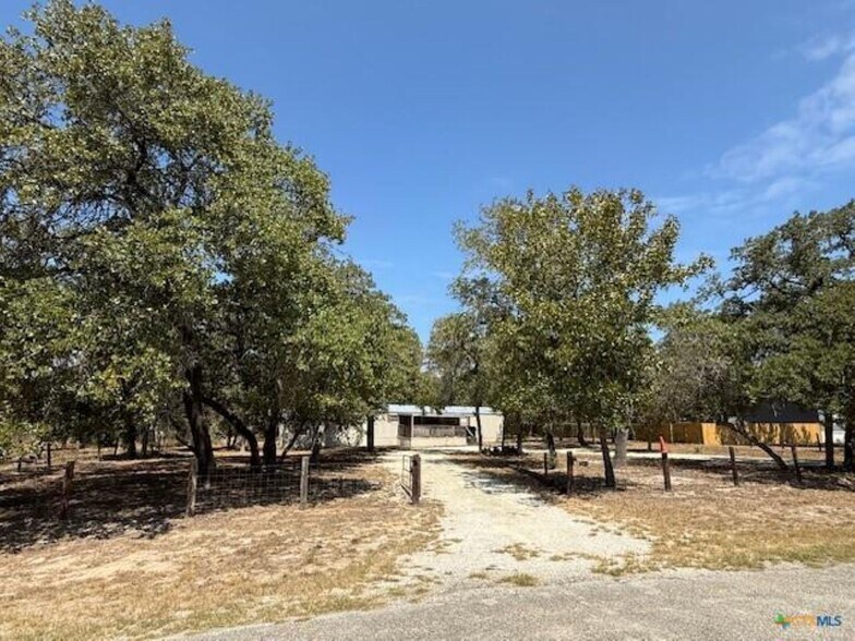 263 Hickory Hill Dr, La Vernia, TX à vendre - Photo de l’immeuble – Image 3 sur 5