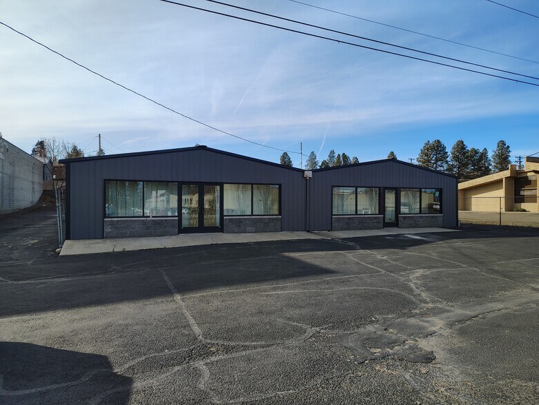 2110 1st St, Cheney, WA à louer - Photo principale – Image 1 sur 4