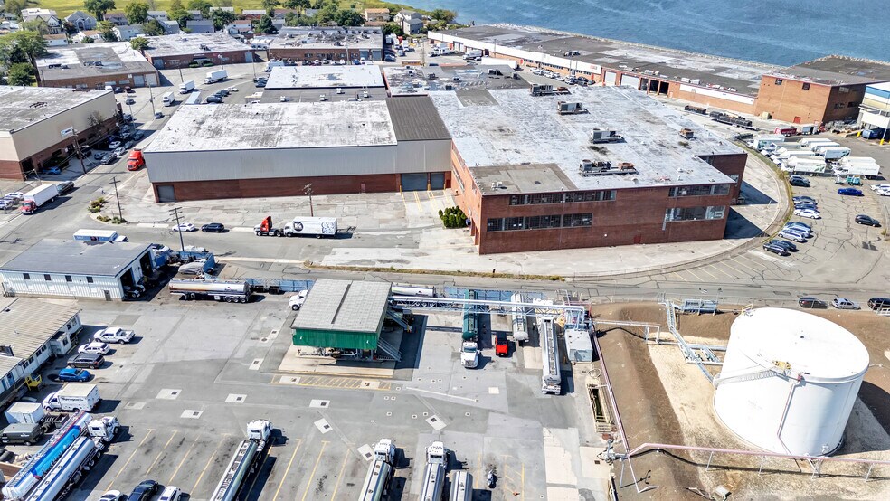 40 Inip Dr, Inwood, NY à louer - Photo de l’immeuble – Image 3 sur 10