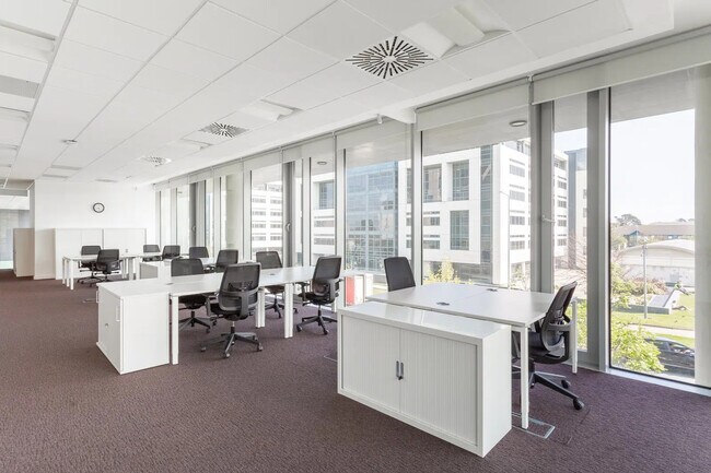 Plus de détails pour 117 Allée Des Parcs, Saint-Priest - Bureau à louer