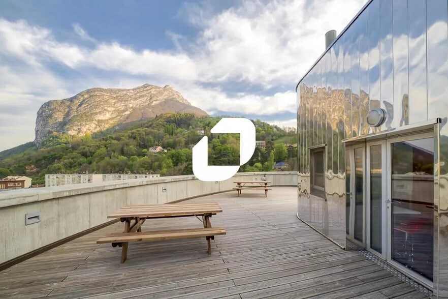 Bureau dans Saint-Martin-le-Vinoux à louer - Photo de l’immeuble – Image 3 sur 9