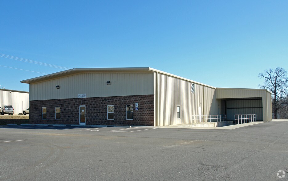 154 Commerce Blvd, Statesville, NC à louer - Photo principale – Image 2 sur 10