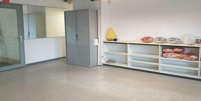 Plus de détails pour Local d'activités à louer