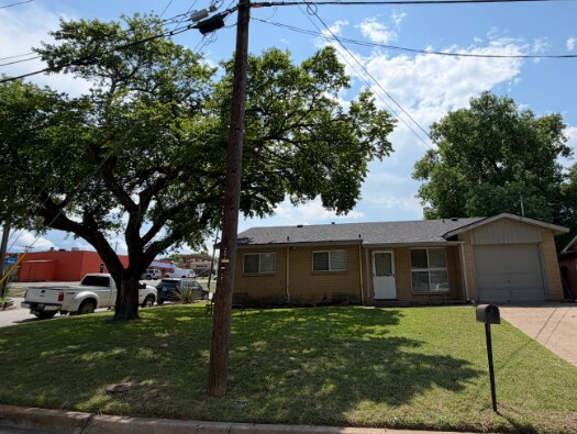 201 Cottonwood St, Weatherford, TX à vendre Photo de l’immeuble– Image 1 sur 6