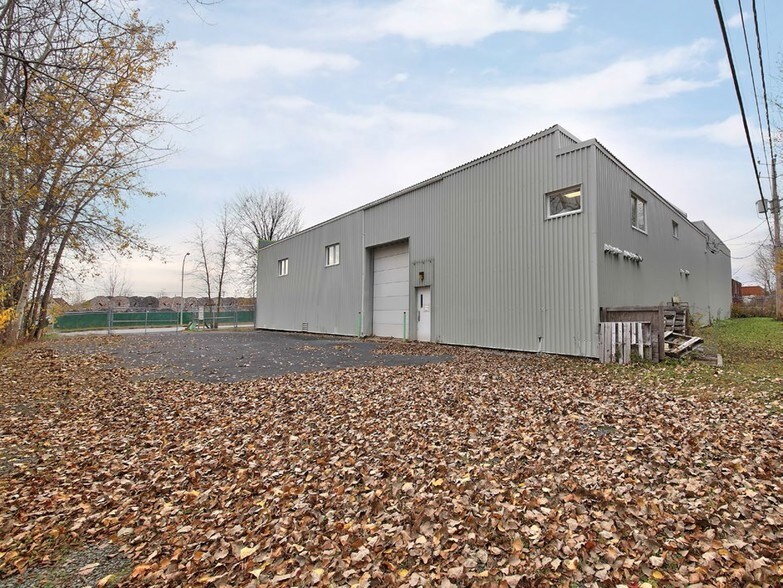 2275-2277 Boul Industriel, Chambly, QC à louer - Photo de l’immeuble – Image 3 sur 7