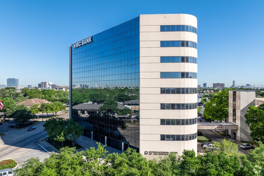 5615 Kirby Dr, Houston, TX à louer - Photo de l’immeuble – Image 2 sur 6