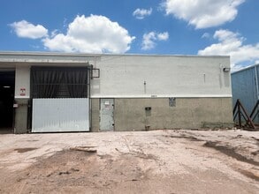 2335-2337 NW 149th St, Opa-locka, FL à louer Photo intérieure– Image 2 sur 6