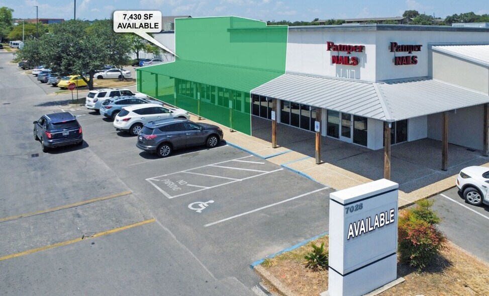 7028 Wood Hollow Dr, Austin, TX à louer - Photo de l’immeuble – Image 2 sur 4