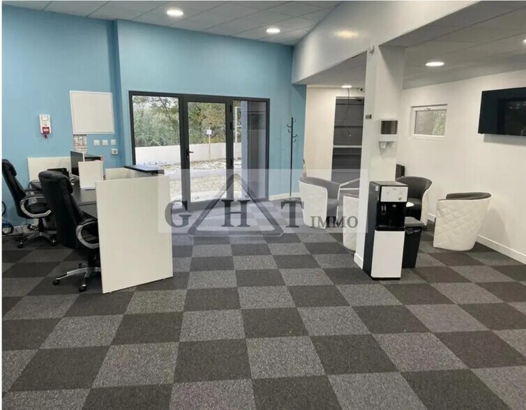 Local commercial dans Épinay-sur-Seine à louer - Photo intérieure – Image 2 sur 3