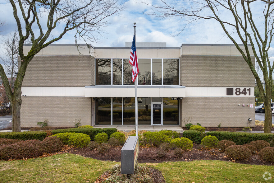 841 Mountain Ave, Springfield, NJ à louer - Photo de l’immeuble – Image 2 sur 19