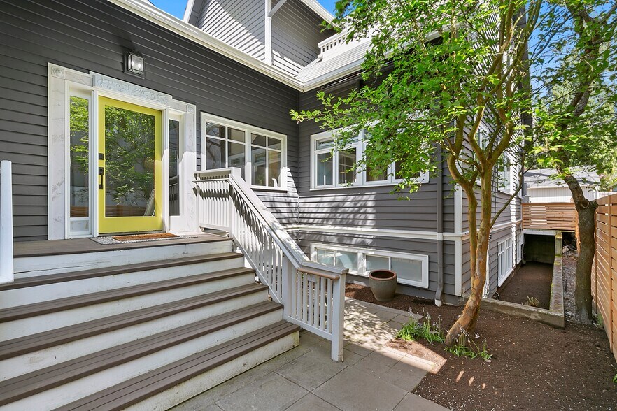 5932 California Ave SW, Seattle, WA à vendre - Photo de l’immeuble – Image 3 sur 31