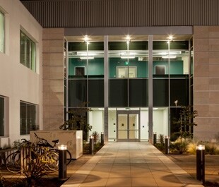975 S California Ave, Palo Alto, CA à louer - Photo de l’immeuble – Image 3 sur 13
