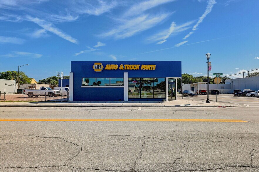 519 Delaware Ave, Fort Pierce, FL à louer - Photo de l’immeuble – Image 2 sur 39