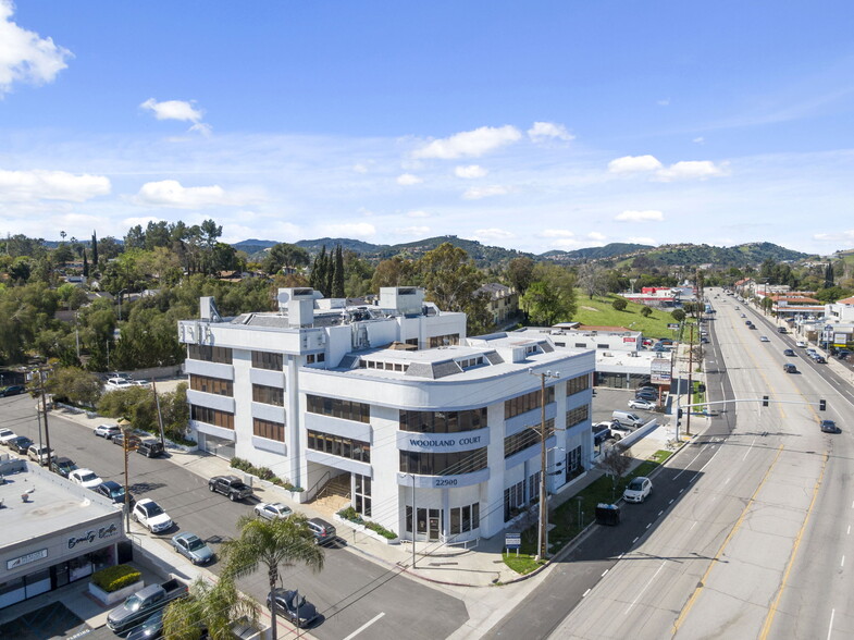 22900 Ventura Blvd, Woodland Hills, CA à louer - Photo de l’immeuble – Image 1 sur 6