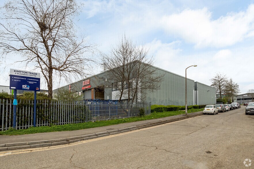 Minden Rd, Sutton à louer - Photo de l’immeuble – Image 3 sur 4
