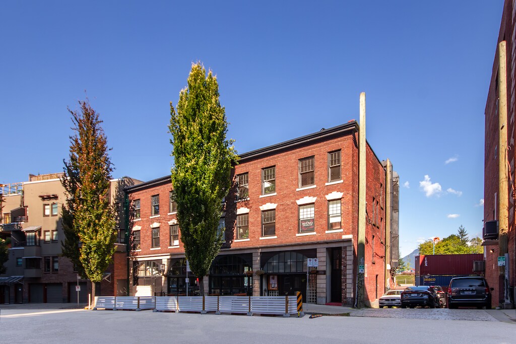 157 Alexander St, Vancouver, BC à louer Photo de l’immeuble– Image 1 sur 3