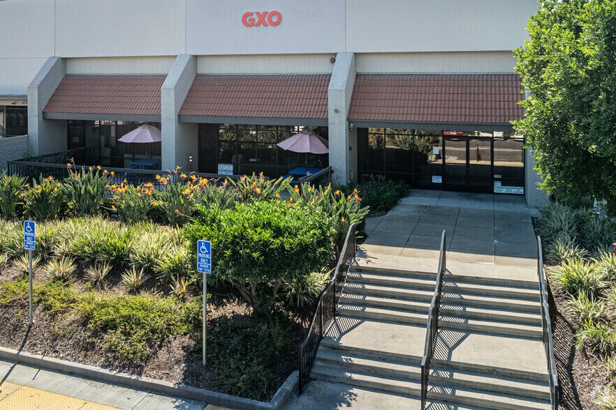9400-9500 Santa Fe Springs Rd, Santa Fe Springs, CA à louer - Photo de l’immeuble – Image 3 sur 11
