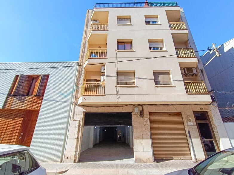Immeuble residentiel dans El Prat de Llobregat, Barcelona à vendre - Photo de l’immeuble – Image 3 sur 4