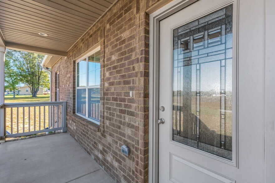 100 Amos Cir, Lafayette, TN à vendre - Photo de l’immeuble – Image 2 sur 3
