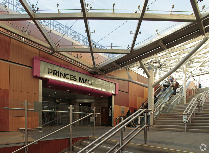 Princes St, Edinburgh à louer - Photo de l’immeuble – Image 3 sur 6